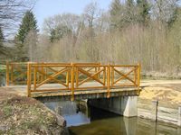 Pont structure métallique habillage chêne (charge 8 000 kg)